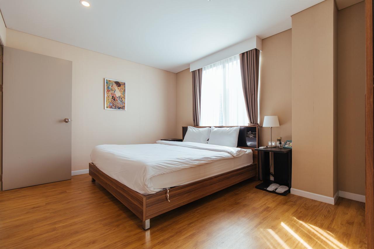Roomme Hospitality Nang Linchee Branch Bangkok Exterior photo